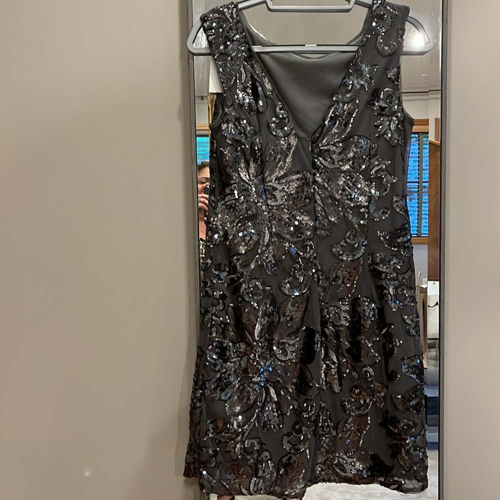 NWOT White House Black Market Cocktail Dress- grey sequin embellished size 8 - Picture 5 of 5